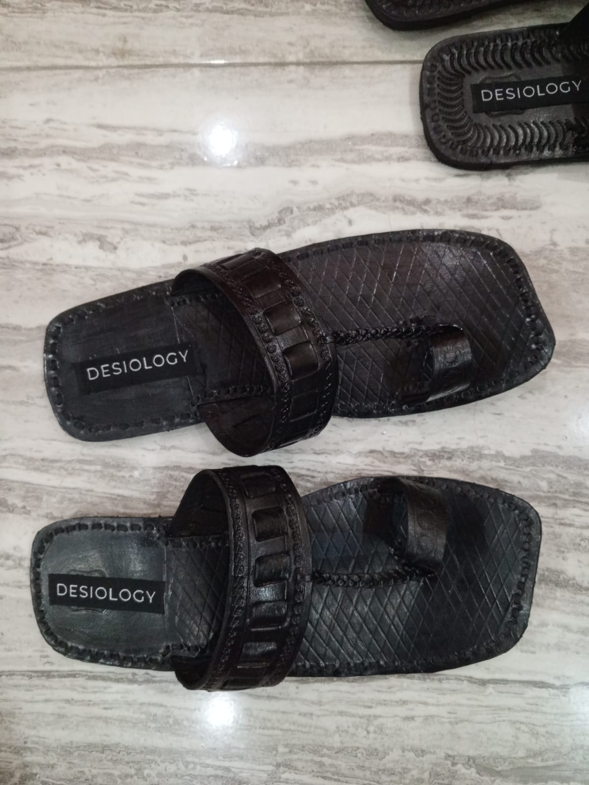 Mojari Black alternate